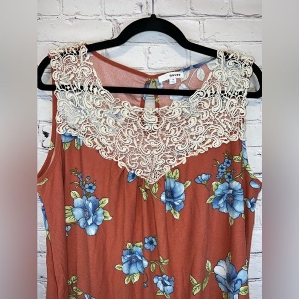 Mauve brand knit/ crocheted floral sleeveless top size 1x stretch - Picture 3 of 7